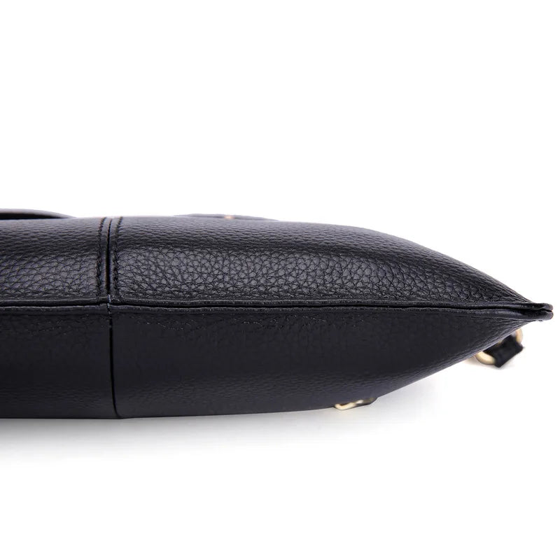 Clutch Helena – Lässige Eleganz aus echtem Leder