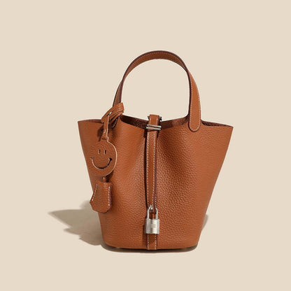 Camille Bucket – Bucket-Tasche aus vollnarbigem Rindsleder