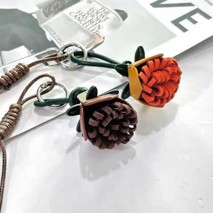 Pine Bloom – Eleganter handgefertigter Charm
