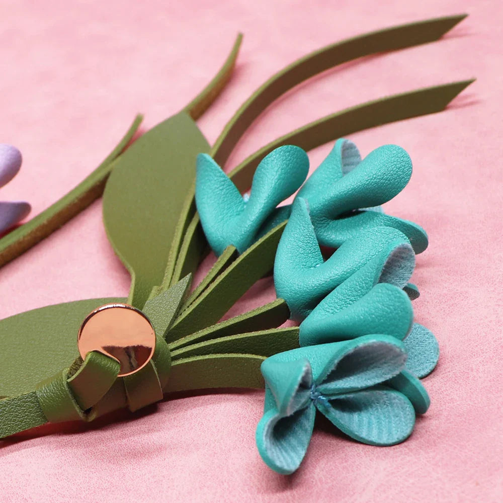 Fleur Élise – Floraler Schlüsselanhänger aus Leder für Taschen oder Handtaschen