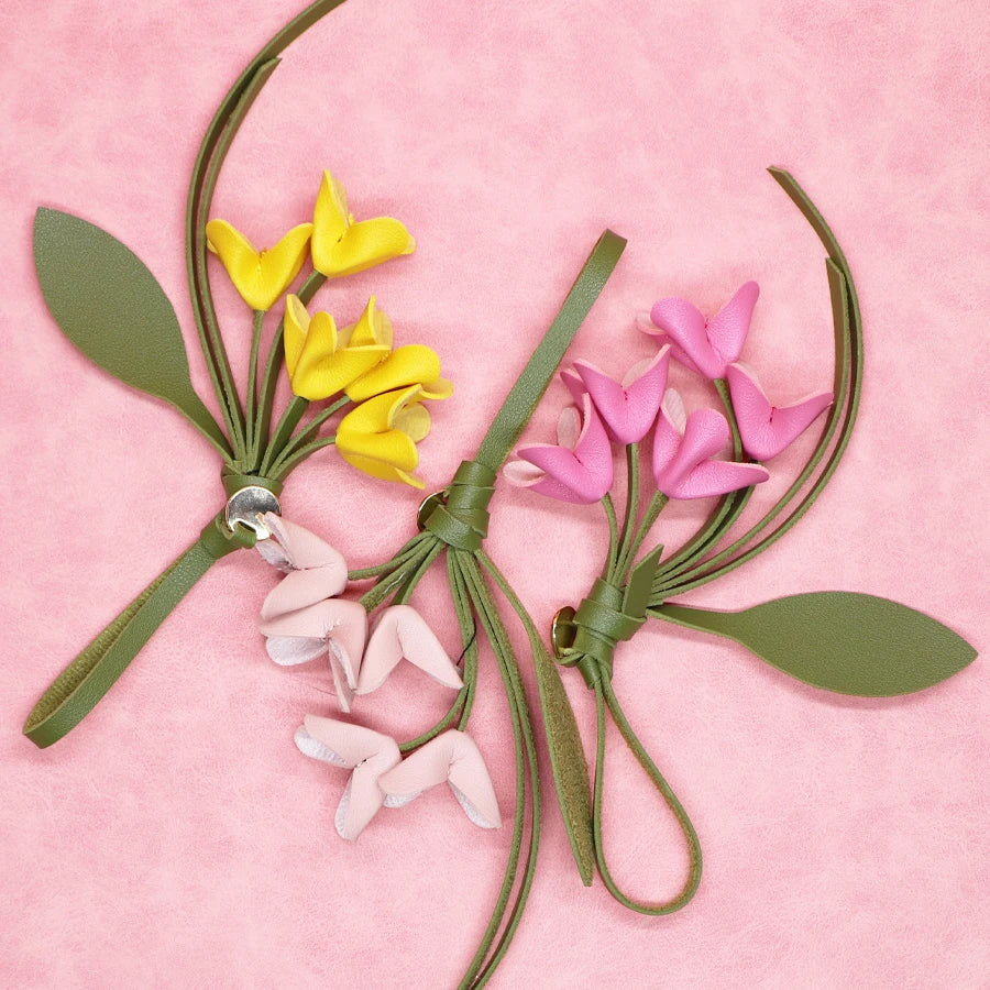 Fleur Élise – Floraler Schlüsselanhänger aus Leder für Taschen oder Handtaschen