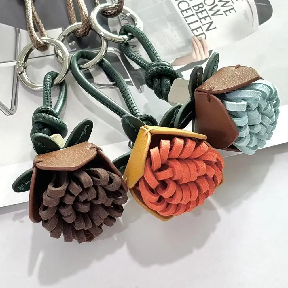 Pine Bloom – Eleganter handgefertigter Charm