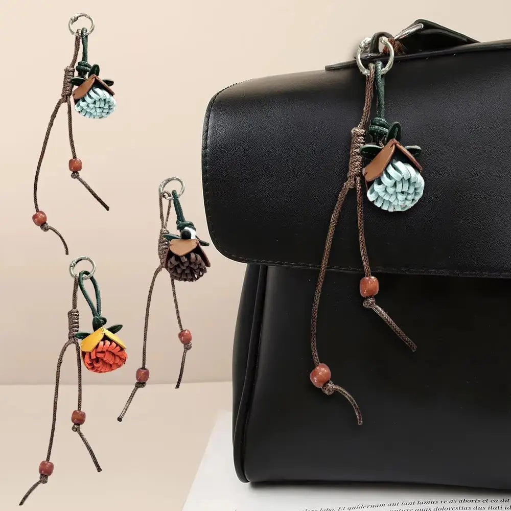 Pine Bloom – Eleganter handgefertigter Charm
