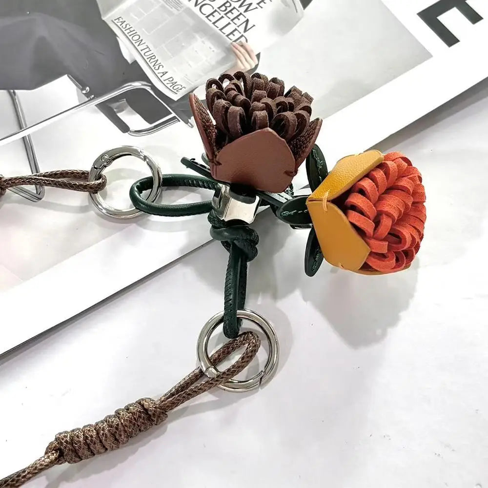 Pine Bloom – Eleganter handgefertigter Charm