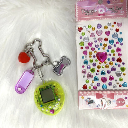 Pixel Charm – Interaktiver Retro Schlüsselanhänger