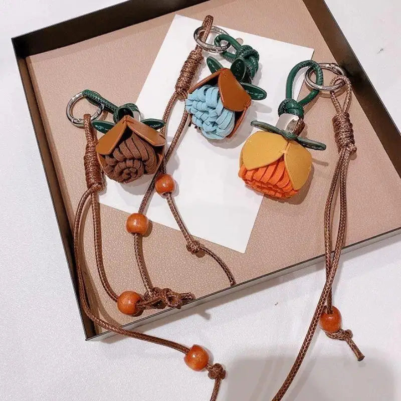 Pine Bloom – Eleganter handgefertigter Charm